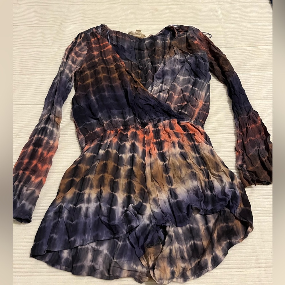 Cute tie dye romper 
Size S
Great condition